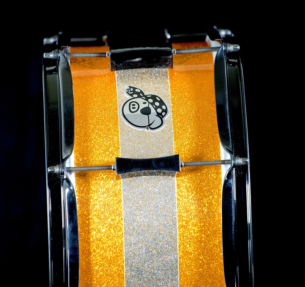 PORK_PIE_PERCUSSION_7_X_13_SNARE_DRUM_IN_ORANGE_SPARKLE_AND_CHAMPAGNE_SPARKLE_STRIPE_W_BLACK_HARDWARE-68d1ffbba698e.webp