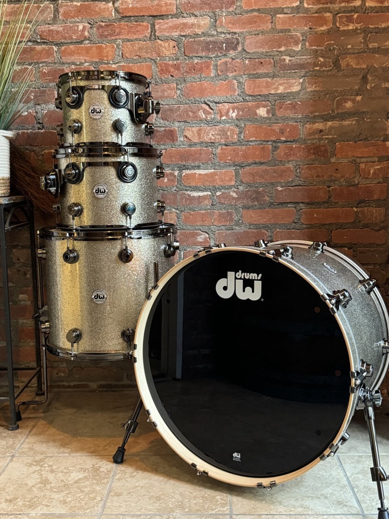 [DRKT4N095] DW Collector's 4-Piece Drum Set - Finish Ply: Nickel Sparkle Glass