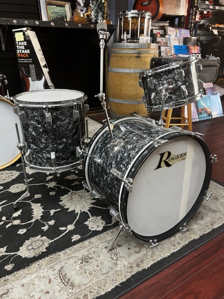 Vintage Rogers Holiday 3-piece Drum Set in Black Diamond Pearl (Late '60s)